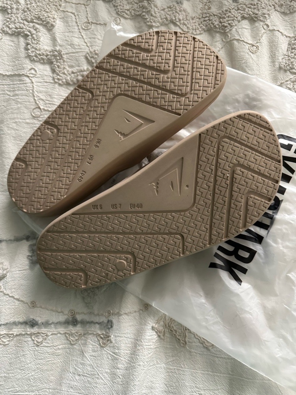Gymshark Neutral Beige Slip-On Slides Women’s 8.5 or Mens 7 - Picture 6 of 6